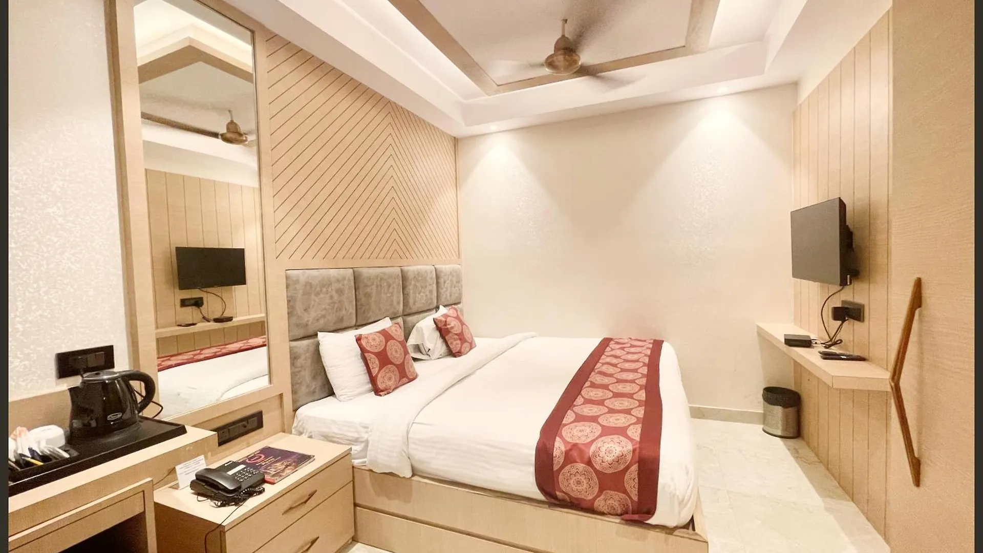 Hotel Luxuary Sark Residency Near Kashi Vishwanath Temple - Air Conditioned Hotel At Prime Location -Best Hotel Varanasi