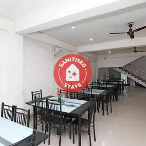 Oyo Flagship 28065 Anmol Plaza Hotel